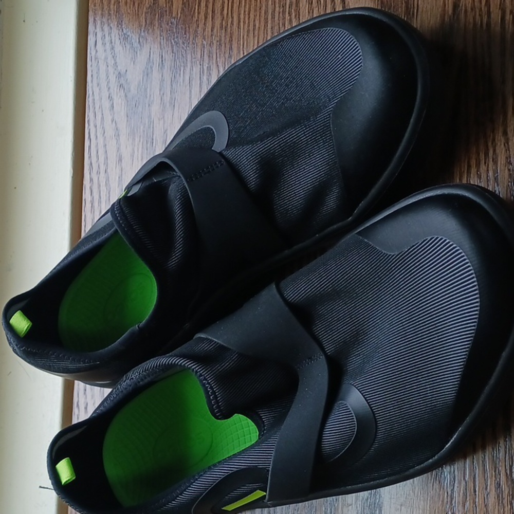 Mens Oofos OOMG Fibre Low slip on walking shoe size 10.5